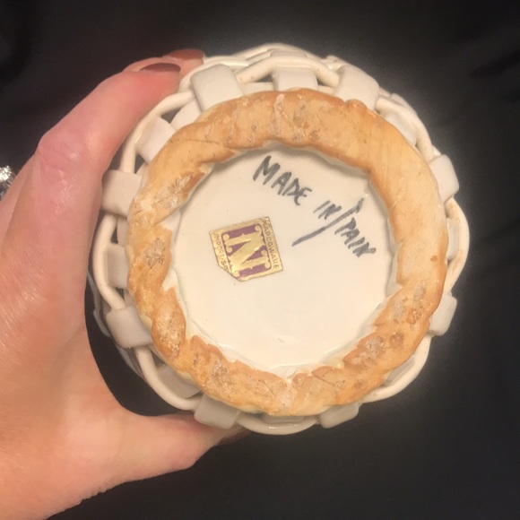 Vintage NapcoWare Made in Spain White Ceramic Lattice Woven Basket/Plant Holder - Picture 3 of 9